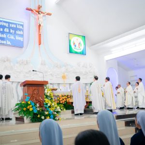 Gx. Thanh Phong: Chầu Thánh Thể thay Giáo phận- Ngày 24.11.2024