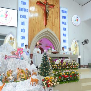 Giáo điểm Hòa Tâm: Đức Cha Emmanuel cử hành thánh lễ mừng Chúa Giáng Sinh 2024