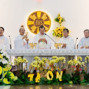 Gx. Trung Đồng: Thánh lễ tạ ơn mừng 25 năm linh mục của Cha Chánh xứ Matthêu Trần Bảo Long