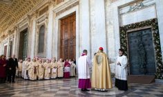 ĐHY Giám quản Roma mở Cửa Thánh Đền thờ Thánh Gioan Laterano