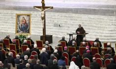 Từ bệnh viện Gemelli, Đức Thánh Cha cũng tĩnh tâm, hiệp thông với Giáo triều Roma