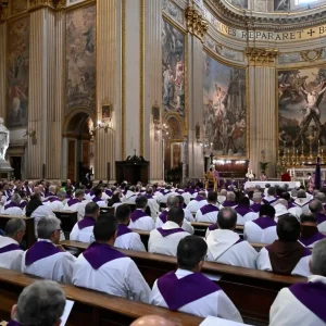 Đức Tổng Giám mục Fisichella: Cha giải tội chào đón người đến xưng tội, tìm kiếm người còn xa cách giáo hội