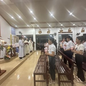 Gx. Côn Sơn: Đức Cha Emmanuel chủ sự Đường Thánh Giá và Canh Thức Vọng Phục Sinh 2025