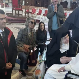 Cuộc gặp gỡ bất ngờ giữa Đức Thánh Cha và nữ tu 94 tuổi