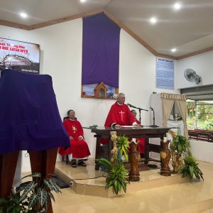 Gx. Côn Sơn: Đức cha Emmanuel cử hành Phụng vụ thứ Sáu Tuần Thánh- 18.4.2025