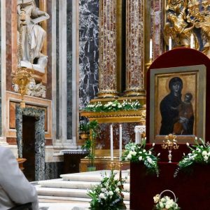 Đức Giáo hoàng và bức ảnh Đức Mẹ Salus Populi Romani, tình yêu của người con dành cho Mẹ