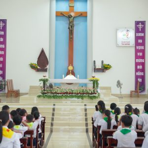 Gx. Hòa Lâm: Chầu Thánh Thể thay Giáo phận- Ngày 06.4.2025