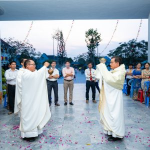 Gx. Thanh Phong: Cử hành trọng thể Tam Nhật Thánh và Đại lễ Phục sinh 2025
