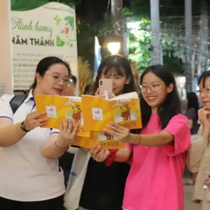 Đóng mộc hành hương – Không phải trào lưu, mà là dấu ấn đức tin