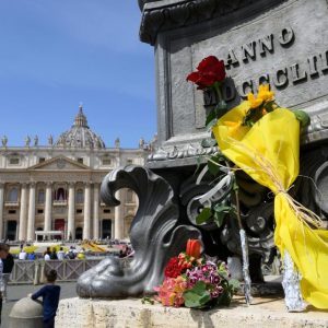 Bắt đầu 9 ngày tang của Giáo hội Công giáo hoàn vũ