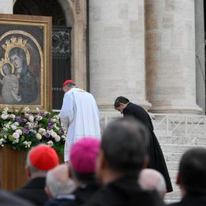 Những lời kinh Mân Côi cầu nguyện cho Đức Thánh Cha Phanxicô từ giáo đô Roma