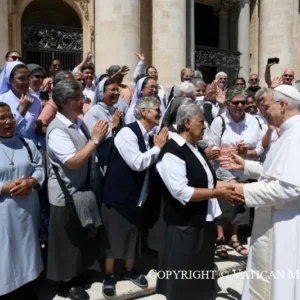 Tiếp kiến chung (28/5/2025)- ĐTC Lêô: Đứng trước đau khổ và yếu đuối của tha nhân, chúng ta chọn quan tâm chăm sóc họ hay ngoảnh mặt đi?