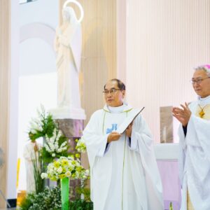 Giáo xứ Dũng Lạc: Cha Antôn Trần Quang Châu nhận nhiệm sở mới