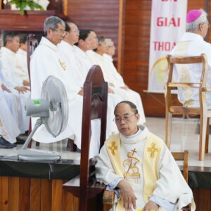 Giáo xứ Hòa Hội: Nghi thức nhận sứ vụ của Cha tân Chánh xứ Giuse Hoàng Cao Nguyên