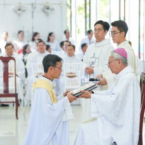 Gx. Hòa Sơn: Chào đón mục tử mới: Cha Augustinô Trần Thanh Hòa