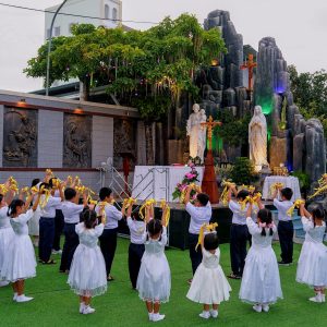 Gx. Trung Đồng: Dâng hoa khai mạc Tháng Hoa kính Đức Mẹ- Ngày 01.5.2025