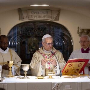 Đức Thánh Cha Lêô XIV cử hành Thánh lễ và cầu nguyện tại mộ Thánh Phêrô