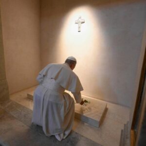 Đức Thánh Cha Lêô XIV viếng mộ Đức cố Giáo hoàng Phanxicô