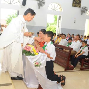 Giáo xứ Hòa Lâm: 46 em thiếu nhi Rước Lễ Lần Đầu