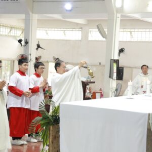 Gx. Lam Sơn: Chầu Thánh Thể thay giáo phận- Ngày 22.6.2025