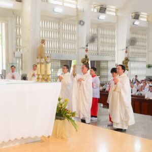 Gx. Phước Lộc: Chầu Thánh Thể thay Giáo phận- Ngày 15.06.2025