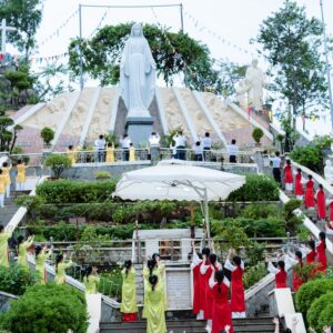 Gx. Tân Phước: Dâng hoa bế mạc Tháng Hoa tôn kính Mẹ- Ngày 31.5.2025