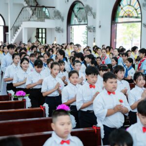 Gx. Tân Phước: 54 em thiếu nhi lãnh nhận hồng ân Thánh Thể lần đầu