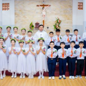 Gx. Long Tân: 20 em thiếu nhi lần đầu rước Chúa- Ngày 22.6.2025