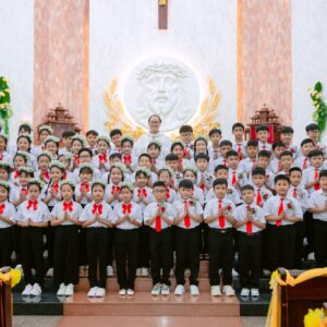 Giáo xứ Xuân Sơn: 70 em thiếu nhi đón nhận hồng ân Thánh Thể lần đầu