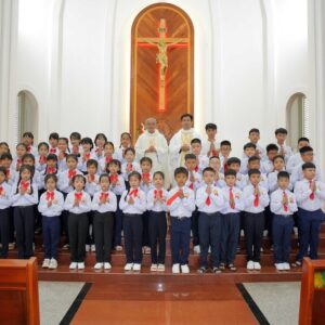 Gx. Đông Hải: 46 em thiếu nhi Rước lễ lần đầu- Ngày 22.6.2025