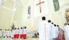 Gx. Đất Đỏ: Chầu Thánh Thể thay Giáo phận- Ngày 15.6.2025