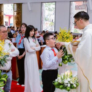 Gx. Thủy Giang: 69 em thiếu nhi Rước lễ lần đầu – 22.6.2025