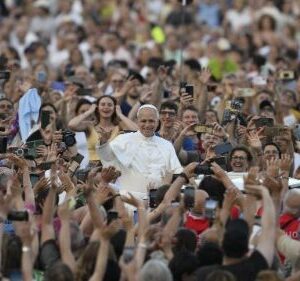 ĐTC Lêô XIV chủ sự giờ Canh thức vọng Chúa Thánh Thần hiện xuống với 70.000 tín hữu tham dự