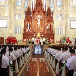 Gx. Song Vĩnh: Đức Cha Emmanuel cử hành Thánh lễ ban Bí tích Thêm Sức- Ngày 20.7.2025