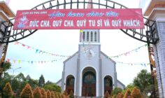 Gx. Phú Vinh:  Đức Cha Emmanuel cử hành Thánh lễ ban Bí tích Thêm Sức  – Ngày 22.7.2025