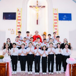 Gx. Phước Ân: 21 em thiếu nhi lần đầu rước Chúa - Ngày 03.7.2025