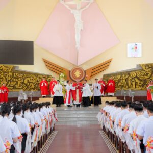 Gx. Phước Lộc: Đức Cha Emmanuel cử hành Thánh lễ ban Bí tích Thêm Sức-  Ngày 02.07.2025