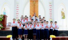 Gx: Hòa Sơn: Thánh lễ trao ban Bí Tích Thánh Thể lần đầu