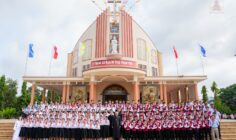 Giáo xứ Hòa Thuận: Thánh lễ ban Bí tích Thêm Sức cho 152 em thiếu nhi - 2025