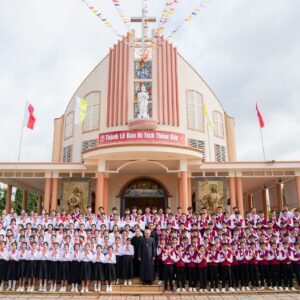 Giáo xứ Hòa Thuận: Thánh lễ ban Bí tích Thêm Sức cho 152 em thiếu nhi - 2025