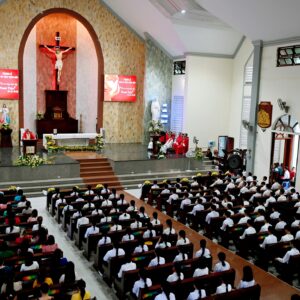 Giáo xứ Nam Đồng: Thánh lễ ban Bí tích Thêm Sức cho 139 em thiếu nhi