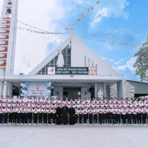 Giáo xứ Thanh Phong: Thánh lễ ban Bí tích Thêm Sức cho 115 em thiếu nhi - 16.7.2025