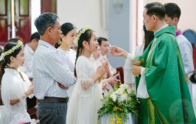 Gx. Nam Đồng: 86 thiếu nhi lần đầu rước Chúa– Ngày 13.7.2025