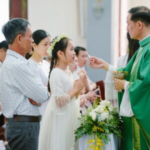 Gx. Nam Đồng: 86 thiếu nhi lần đầu rước Chúa– Ngày 13.7.2025