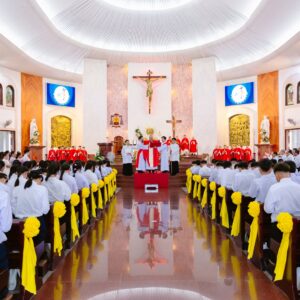 Gx. Chánh Tòa: Đức Cha Emmanuel ban Bí tích Thêm Sức cho 114 thiếu nhi- Ngày 06.07.2025