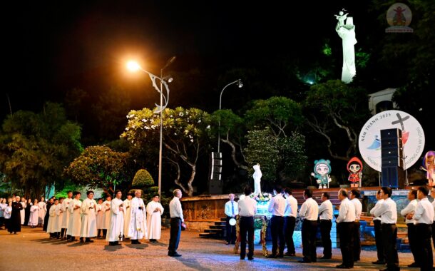 Đền Thánh Đức Mẹ Bãi Dâu: Hành Hương Thứ Bảy Đầu Tháng 8.2025
