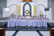 Giáo xứ Đá Bạc: 30 thiếu nhi rước Lễ lần đầu – Ngày 24.8.2025