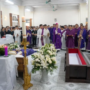 Nghi thức tẫn liệm và Thánh lễ đưa chân Đức Giám mục Lô-ren-sô Chu Văn Minh