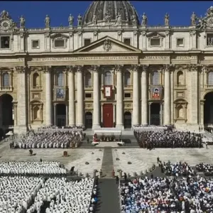 Mấy tuổi mới làm thánh được?