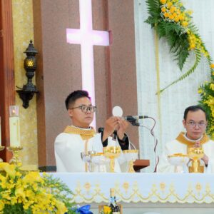 Giáo xứ Bình Châu: Thánh lễ tạ ơn của Tân Linh mục Martinô Ngô Thành Hưng
